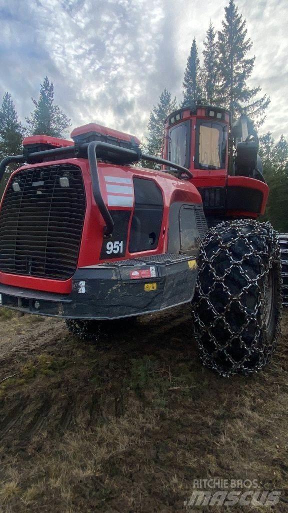 Komatsu 951 收穫機