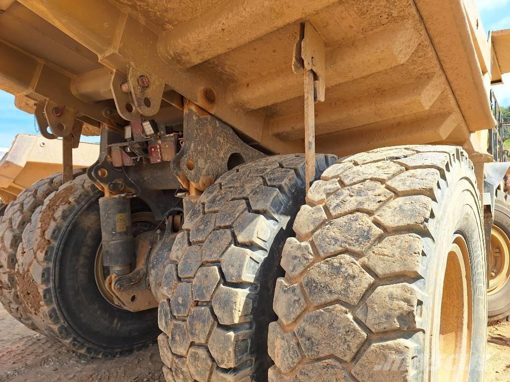 Komatsu HD605-7EO 剛性傾卸卡車