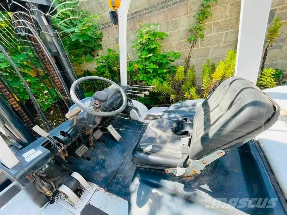 TCM FD100Z8 柴油卡車