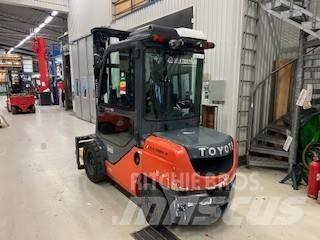 Toyota 02-8 FDJF 35 柴油卡車
