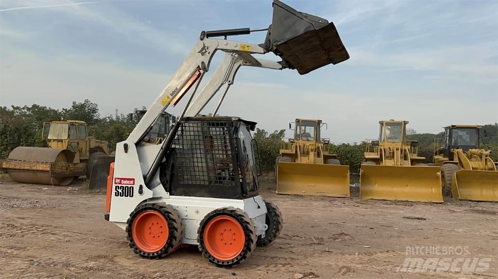 Bobcat S300 滑移轉向裝載機
