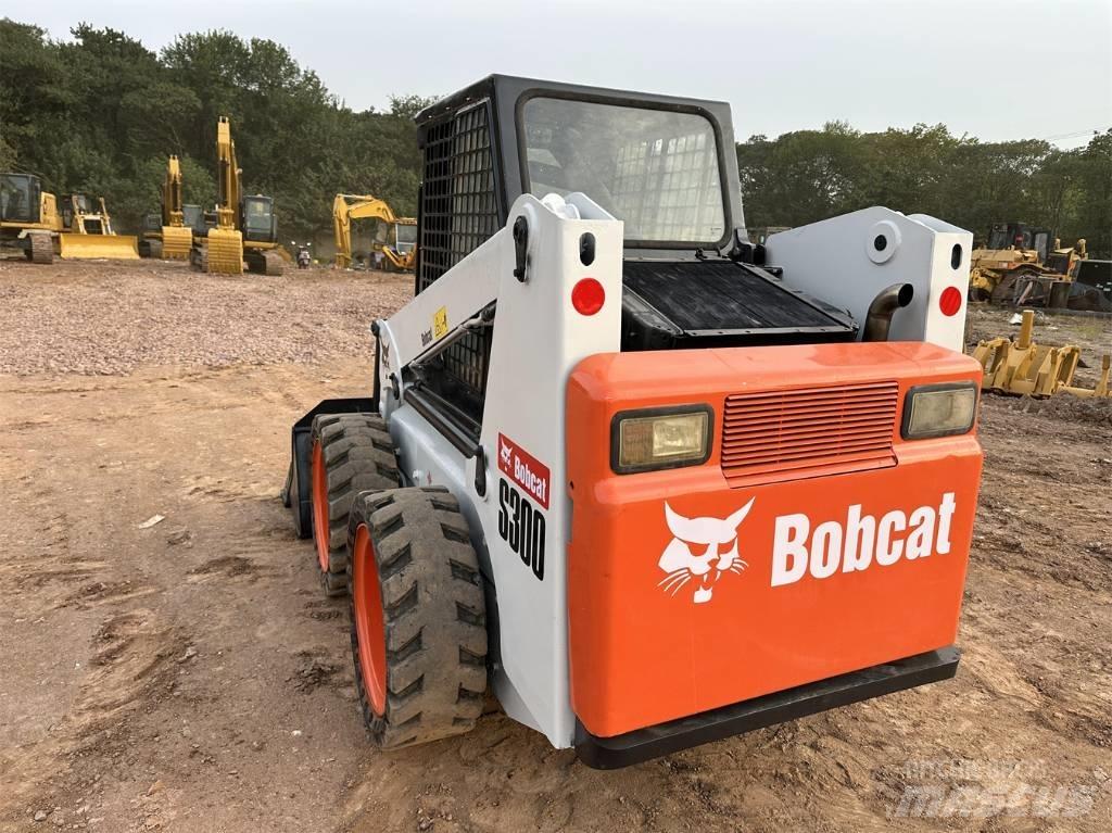 Bobcat S300 滑移轉向裝載機