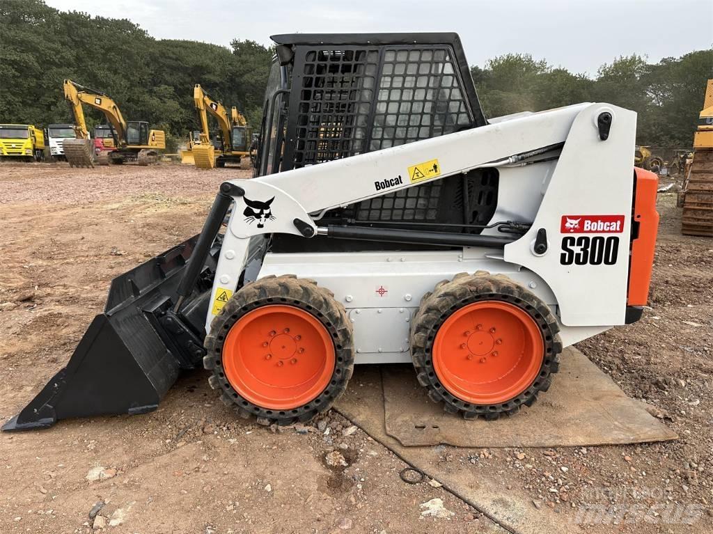 Bobcat S300 滑移轉向裝載機