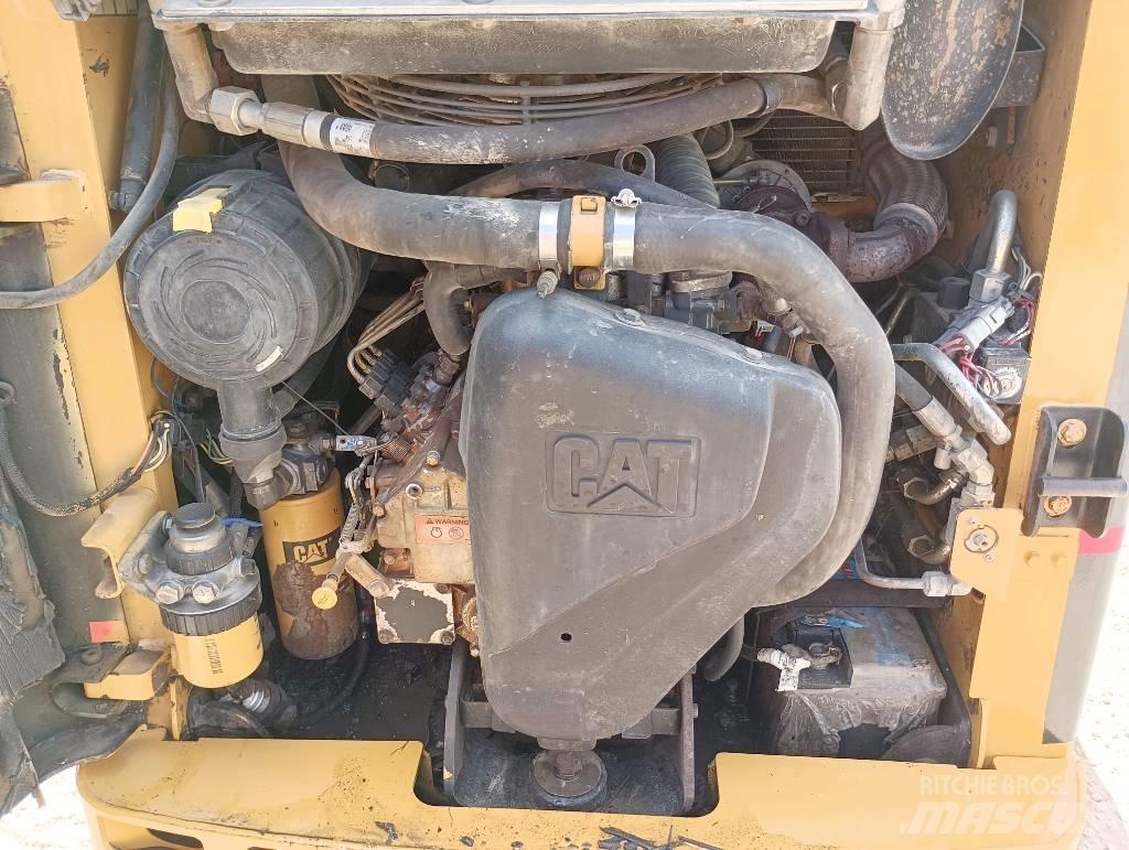 CAT 226 B 滑移轉向裝載機