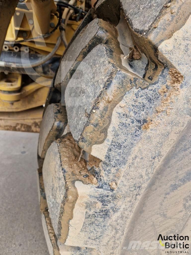 CAT 735C 鉸接式起吊車