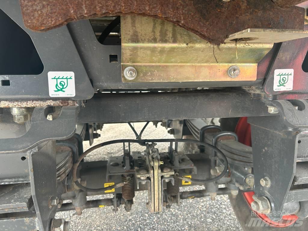 CLAAS Cargos 8500 自裝式拖車