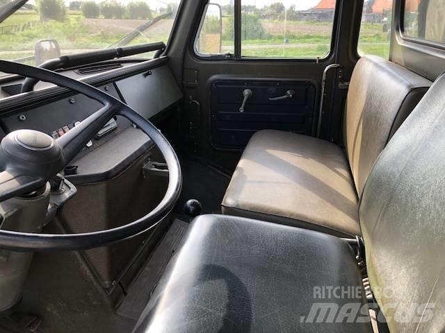 MAN 11-136 4T 4x4 貨箱式卡車