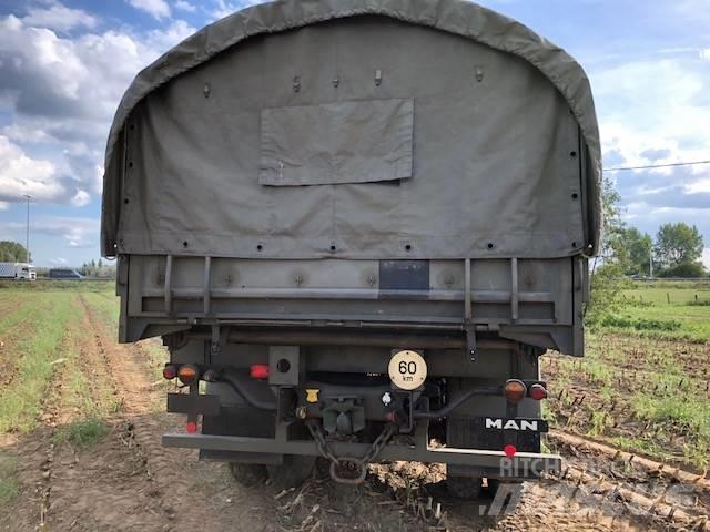 MAN 11-136 4T 4x4 貨箱式卡車