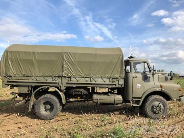MAN 11-136 4T 4x4 貨箱式卡車