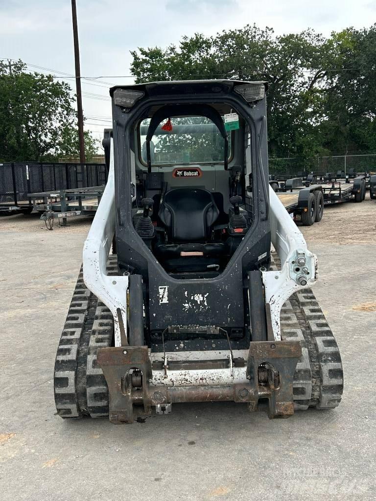 Bobcat T64 滑移轉向裝載機