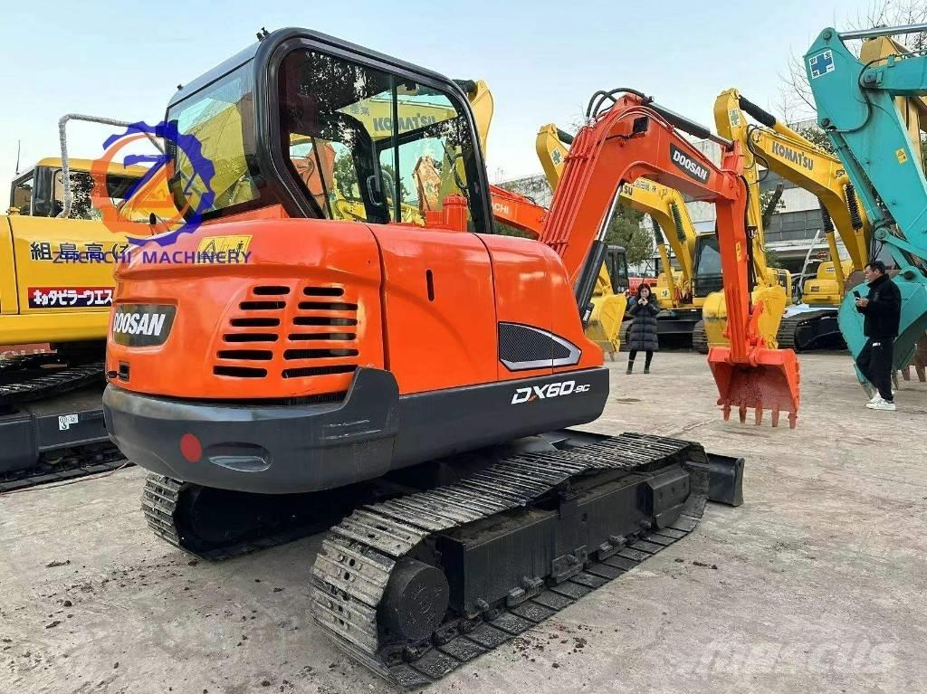 Doosan DX 60 小型挖土機/掘鑿機<7t(小型挖掘機)