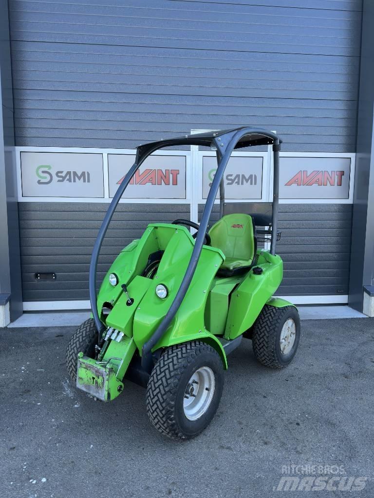 Avant 220 滑移轉向裝載機