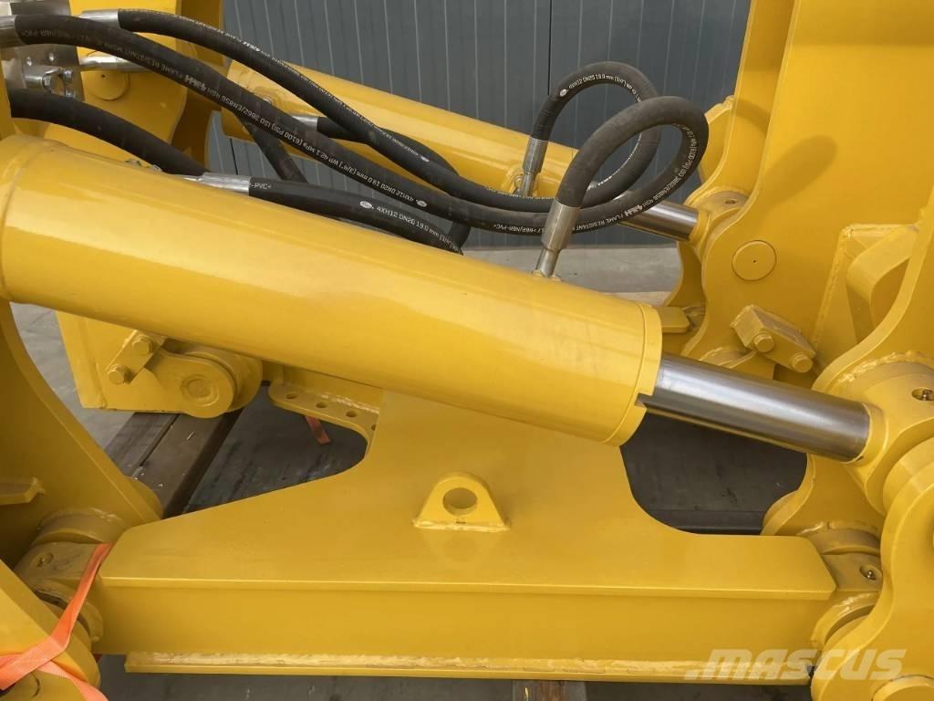 Komatsu D85 鬆土機