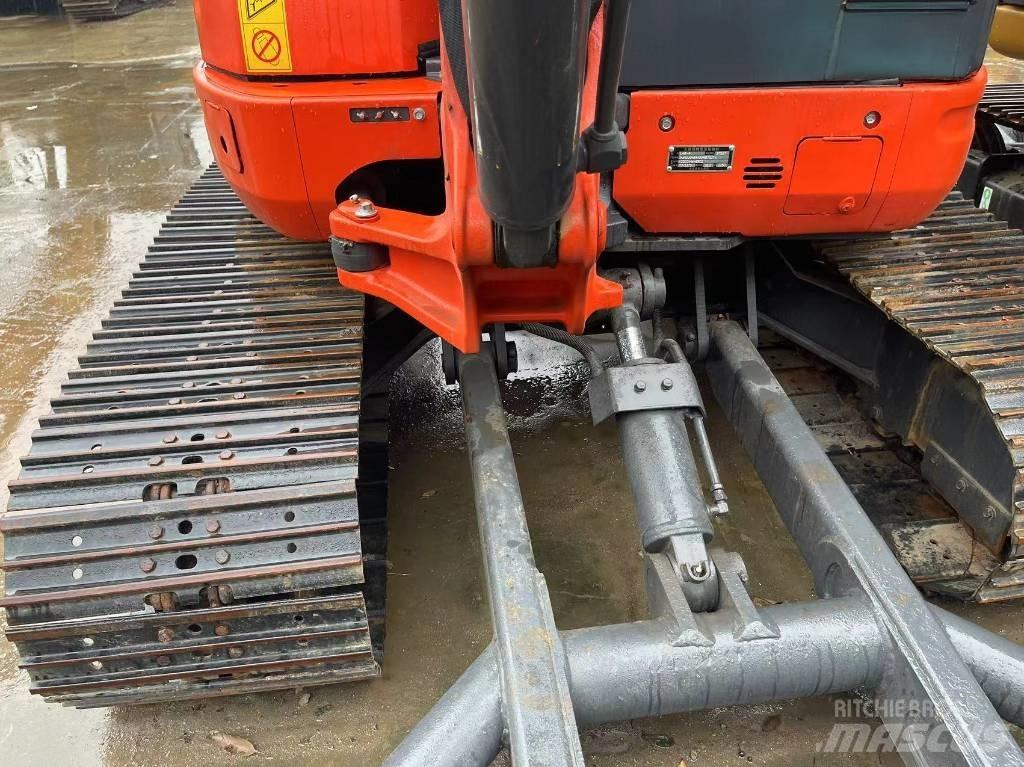 Kubota U 48 小型挖土機/掘鑿機<7t(小型挖掘機)