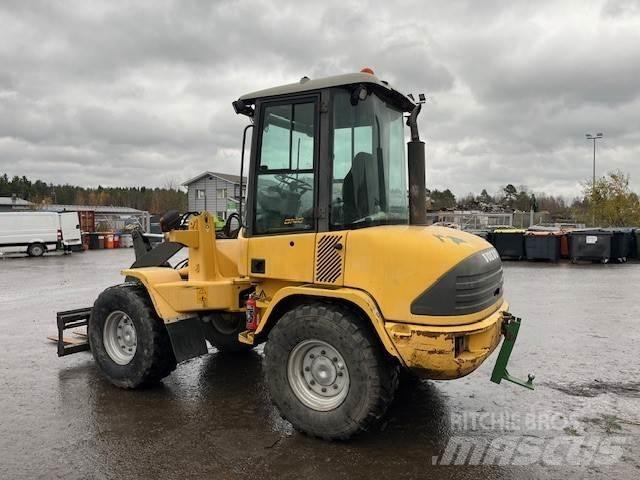 Volvo L30B-Z/S 輪胎式裝載機