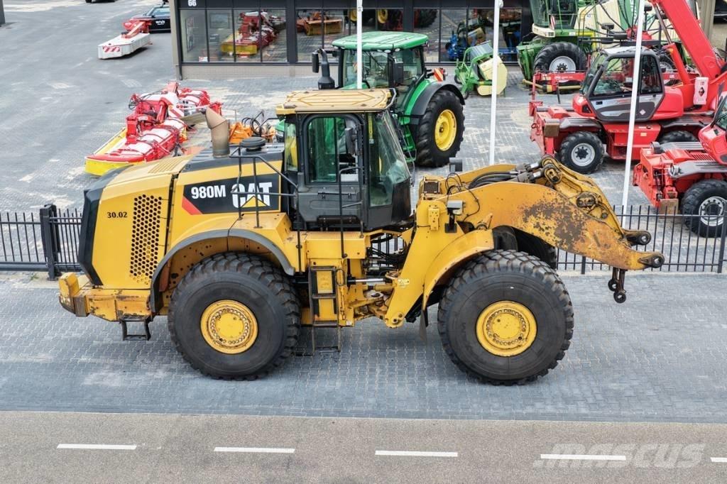 CAT 980M shovel + Bak 輪胎式裝載機