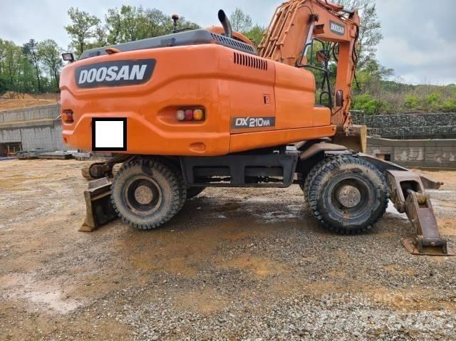 Doosan DX 210 W 旋轉式挖土機/掘鑿機/挖掘機