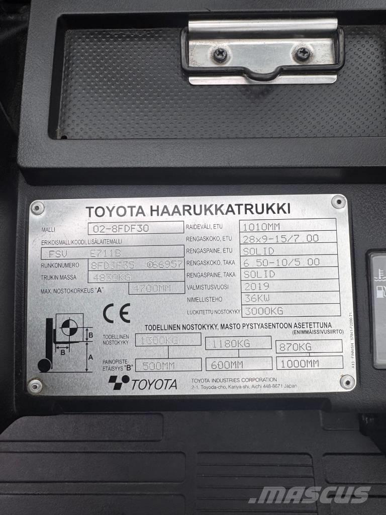 Toyota 02-8 FDF 30 柴油卡車