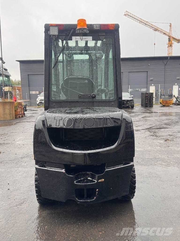 Toyota 02-8 FDF 30 柴油卡車