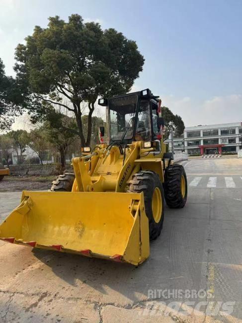 Komatsu WA 100 輪胎式裝載機