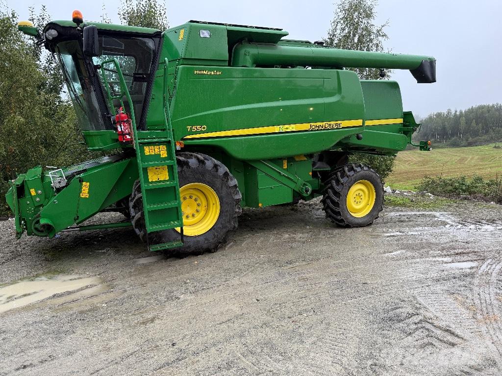 John Deere T550 聯合收穫機