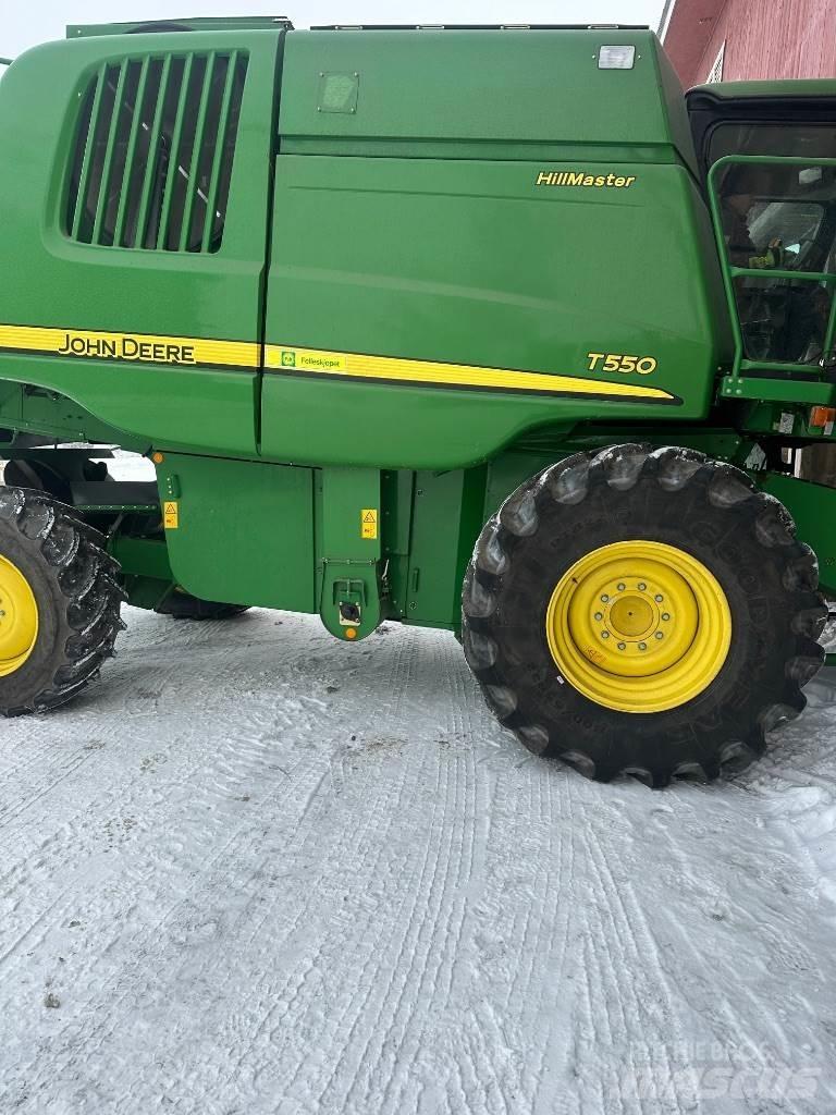 John Deere T550 聯合收穫機