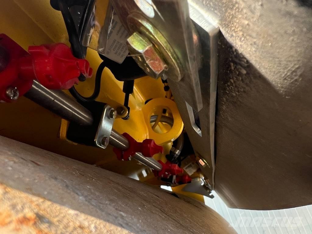 Bomag BW100 AD-5 雙輪滾壓機