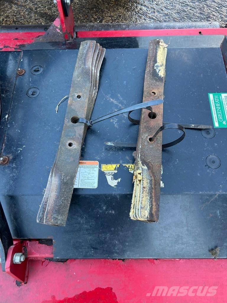 Progressive SDR-90 裝載與牽引式割草機