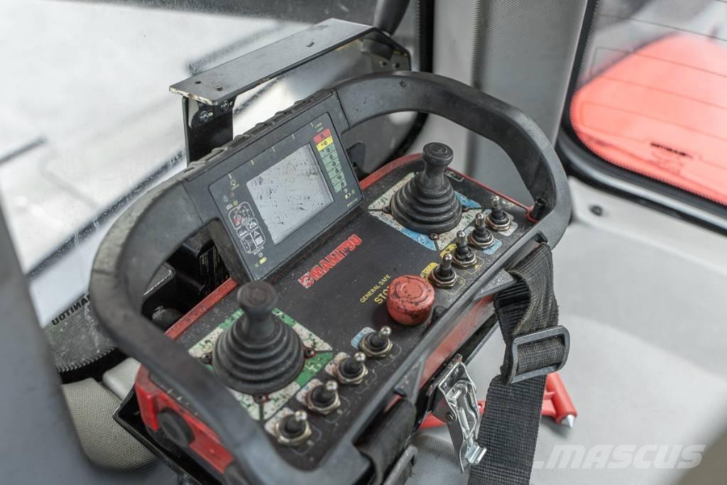 Manitou MRT 2660 伸縮臂操作車