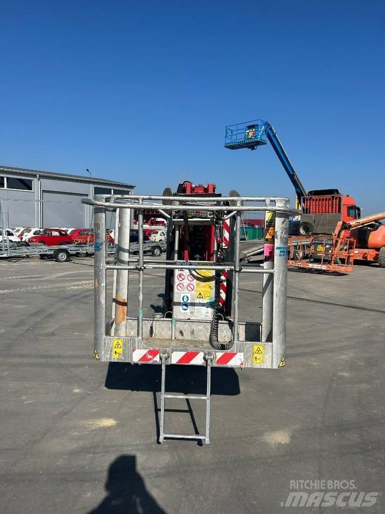 Hinowa 17.75 曲臂高空作業車