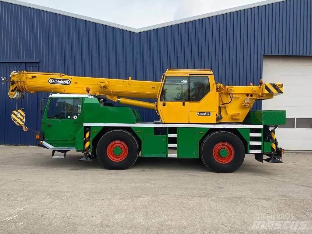 Liebherr LTM1030-2 全路面起重機/吊車
