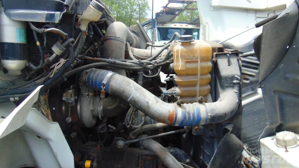 International 8600 曳引機組件