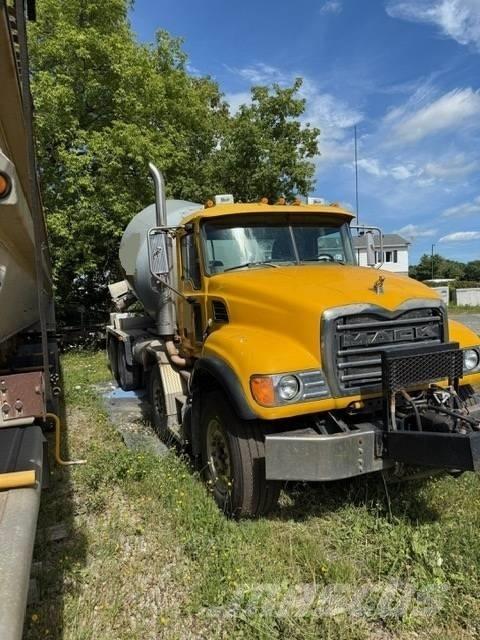 Mack CV 713 混凝土泵浦