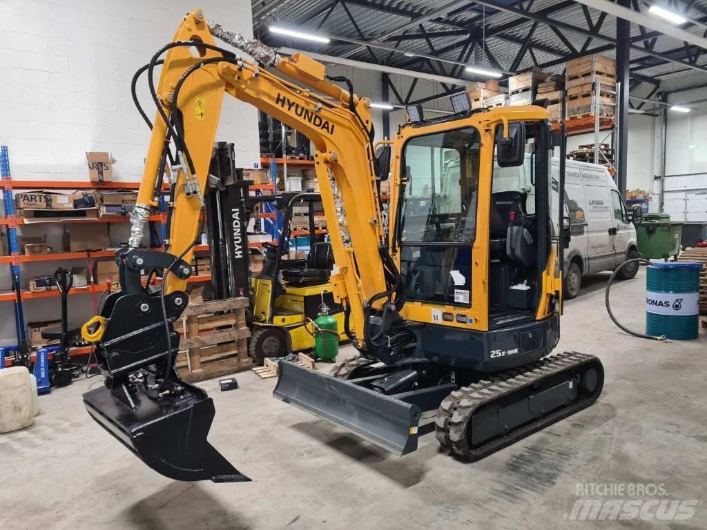 Hyundai R25-9AK 小型挖土機/掘鑿機<7t(小型挖掘機)