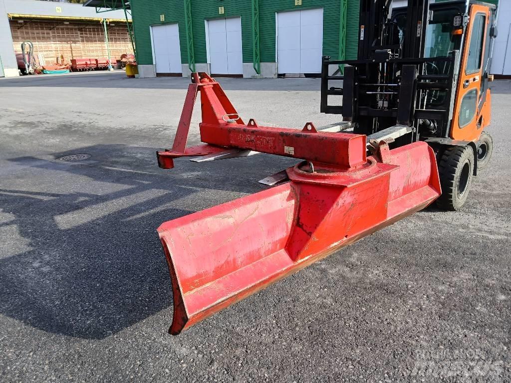 Vama 250 J 刮路機