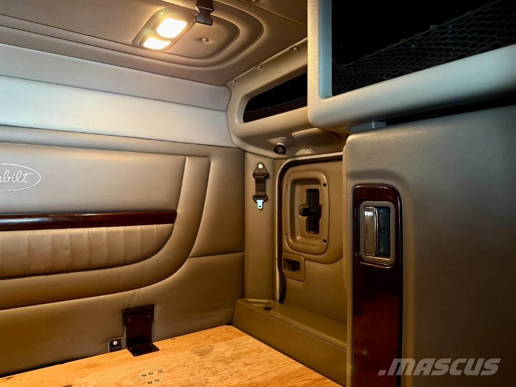 Peterbilt 389 PRIDE 曳引機組件