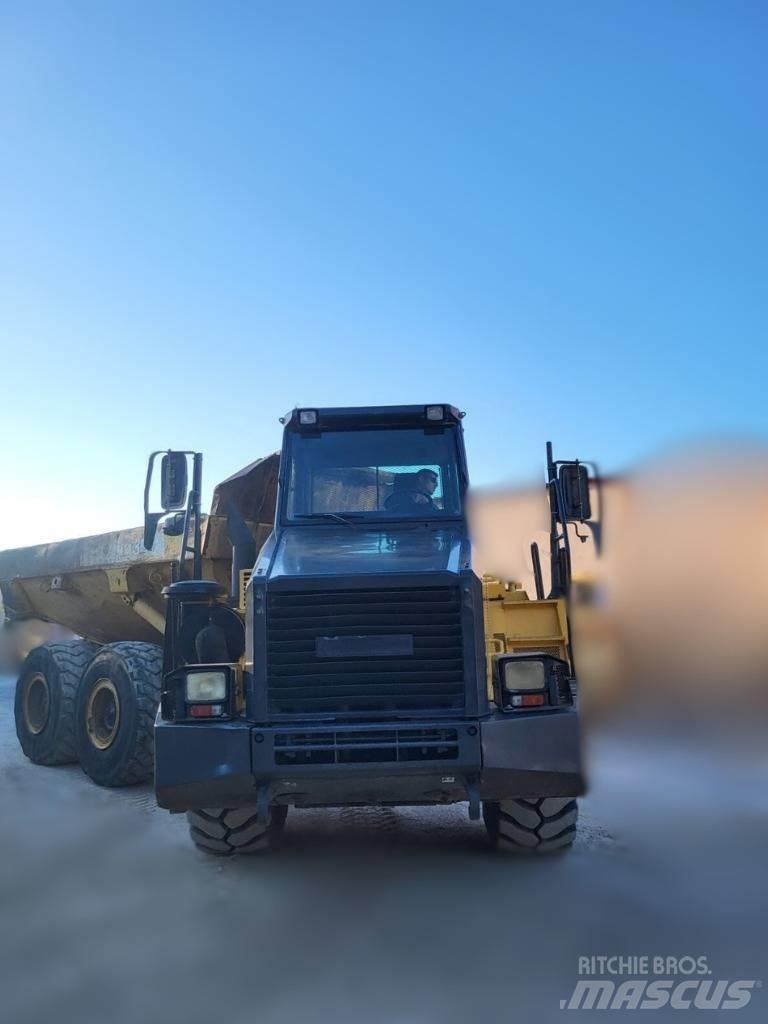 Komatsu HM 300 鉸接式起吊車