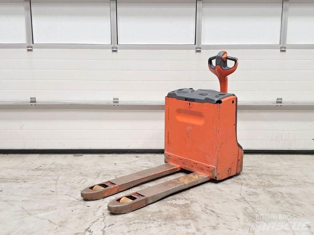 Linde T16 手拉式油壓拖板車