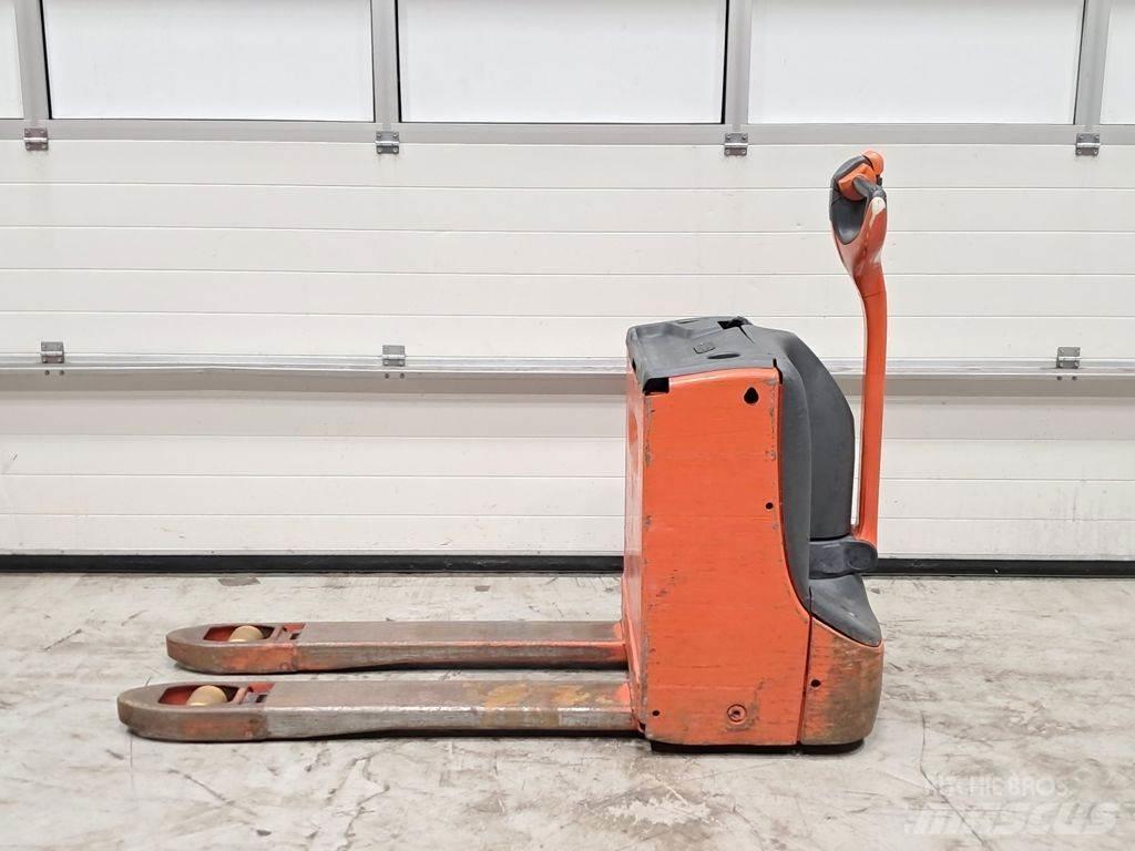 Linde T16 手拉式油壓拖板車