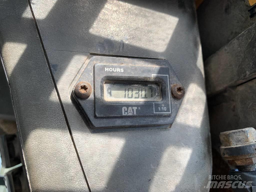 CAT 246 滑移轉向裝載機