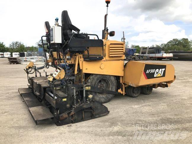 CAT AP 300 瀝青攤舖機/鋪路機