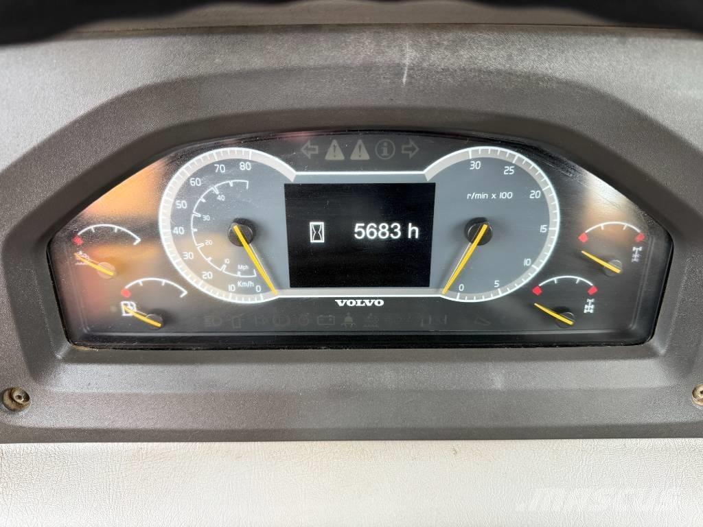 Volvo A 30 G 鉸接式起吊車