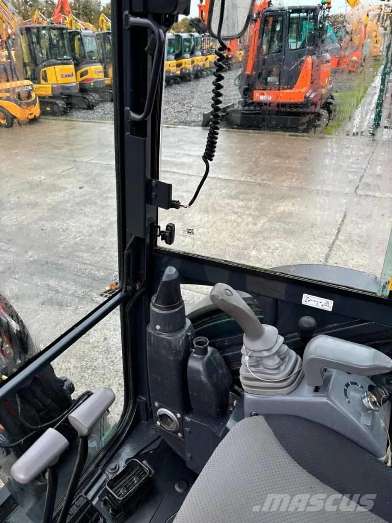 Hitachi ZX26U-6CR 小型挖土機/掘鑿機<7t(小型挖掘機)