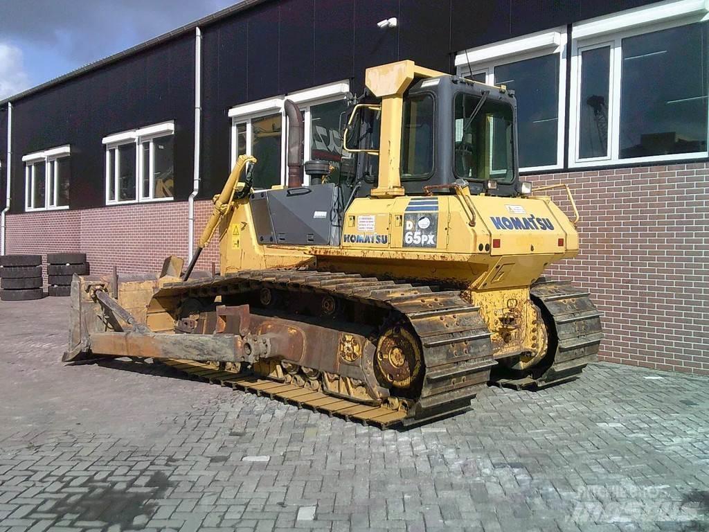 Komatsu D65PX-15 履帶推土機