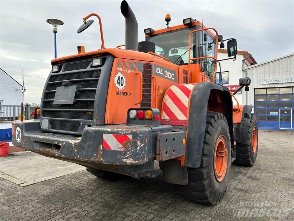 Doosan DL 300 輪胎式裝載機