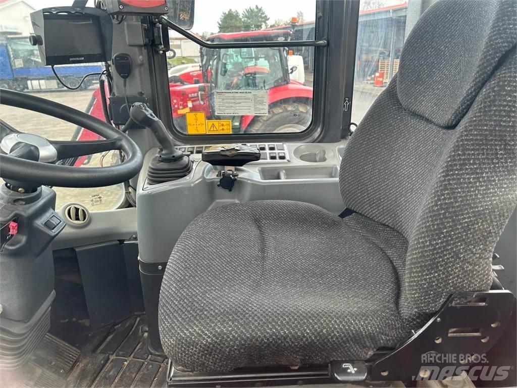 Doosan DL 300 輪胎式裝載機