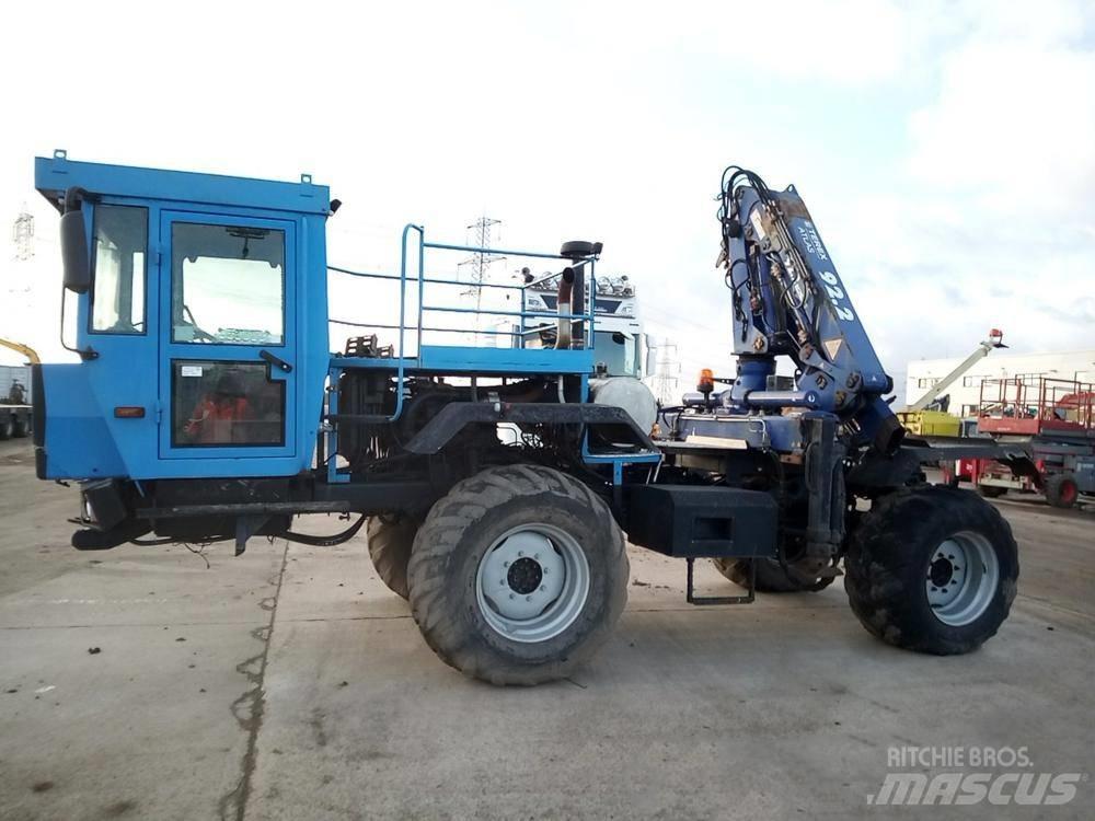 Mercedes-Benz Unimog 起重機卡車