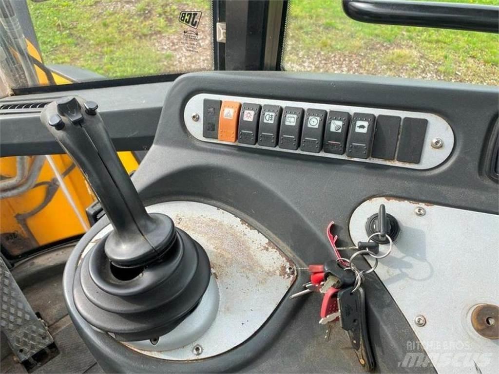 JCB 426E AGRI HT 輪胎式裝載機