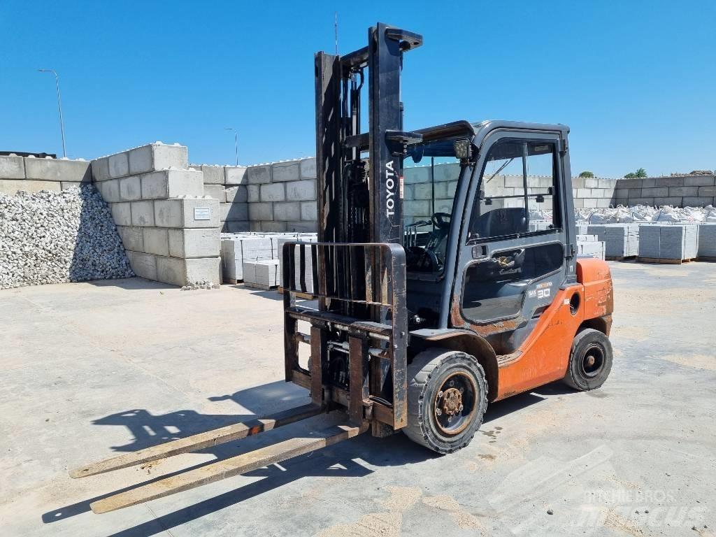 Toyota 02-8 FD F 30 柴油卡車