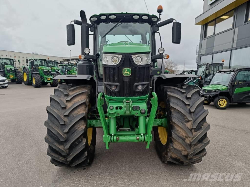 John Deere 6215 R 曳引機